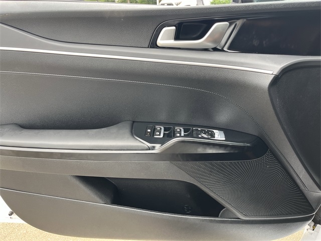 Vehicle image 26 of 34