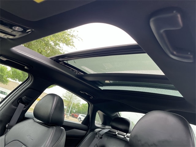 Vehicle image 27 of 34