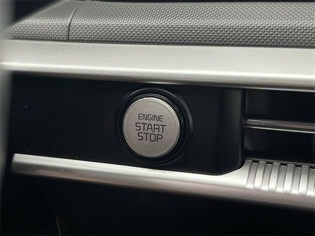 Vehicle image 23 of 34