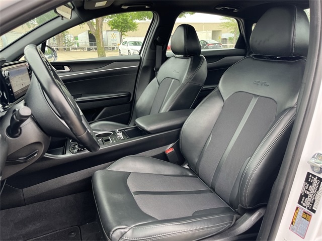 Vehicle image 28 of 34
