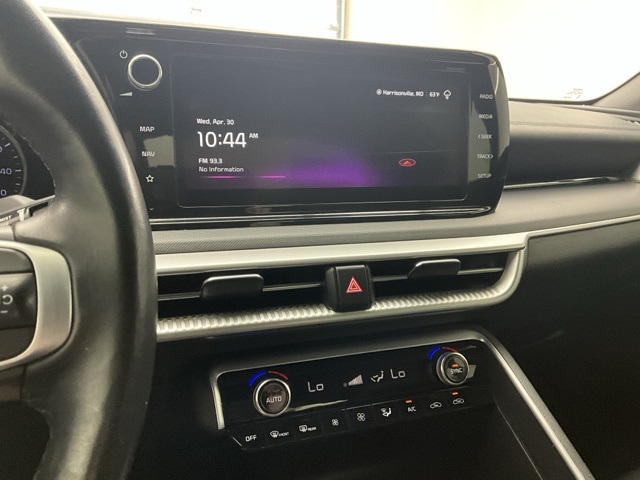 Vehicle image 11 of 25