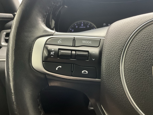 Vehicle image 17 of 25