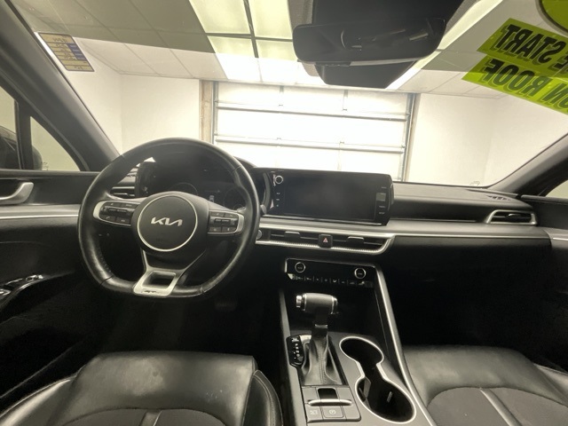 Vehicle image 4 of 25