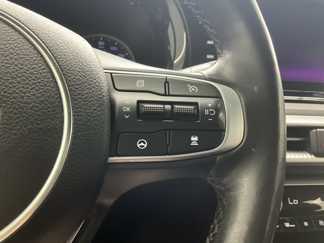 Vehicle image 18 of 25