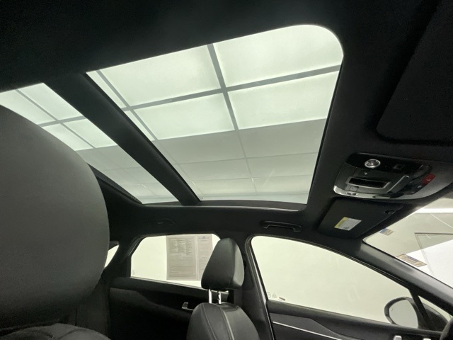 Vehicle image 7 of 25