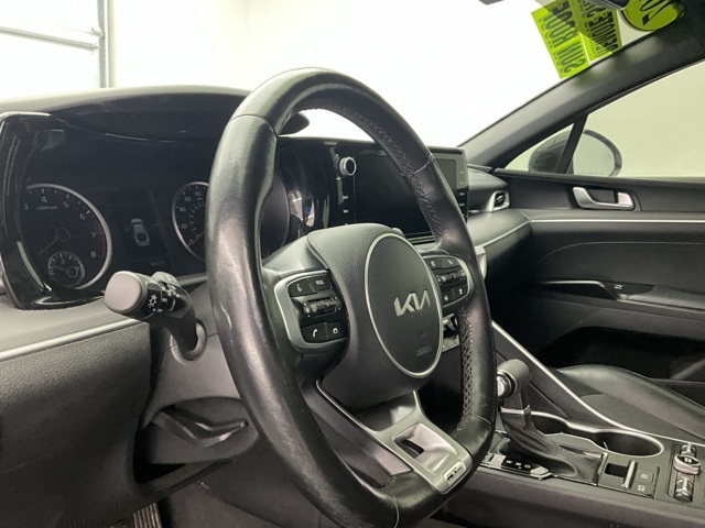 Vehicle image 16 of 25