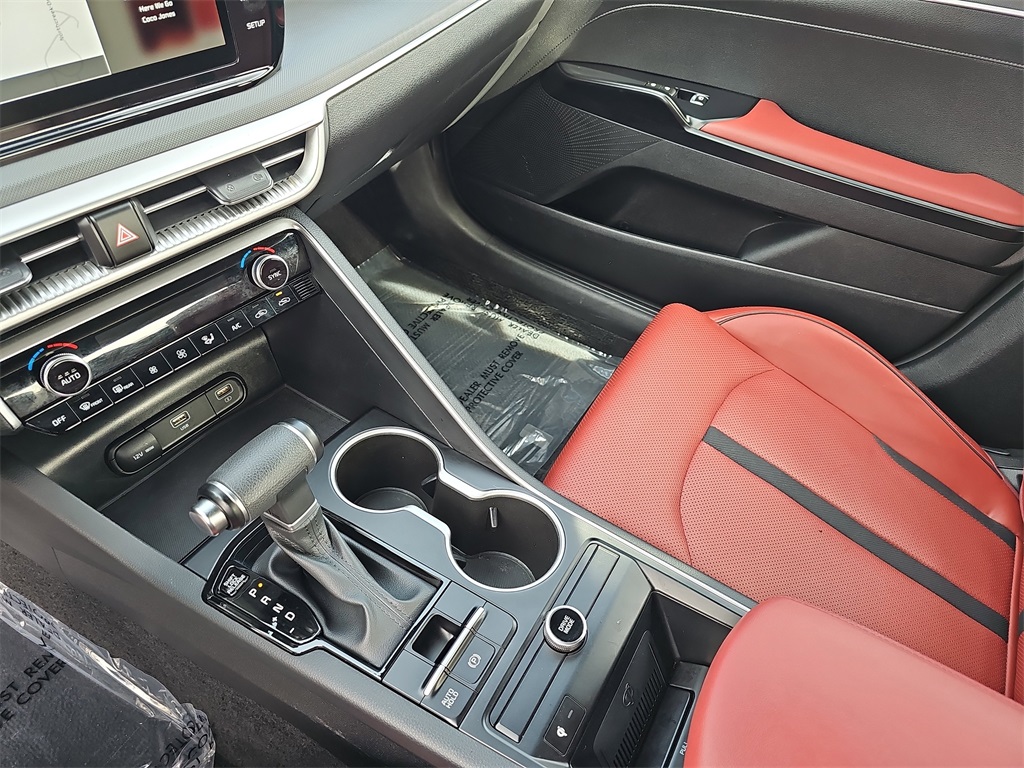 Vehicle image 23 of 33
