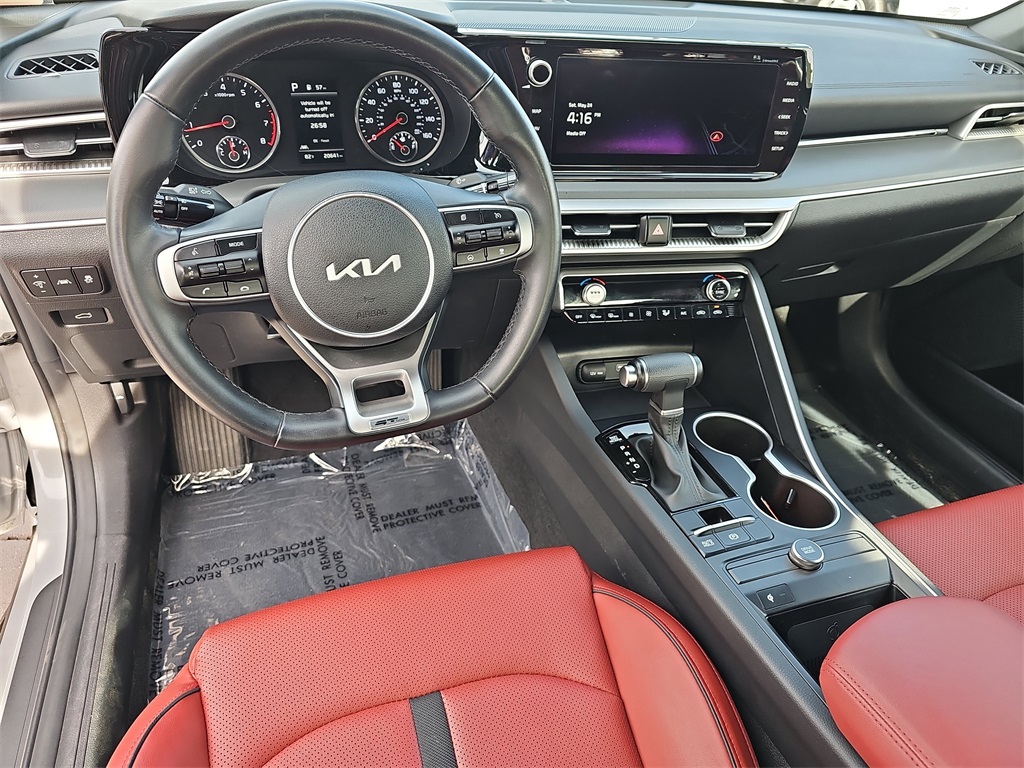 Vehicle image 15 of 33