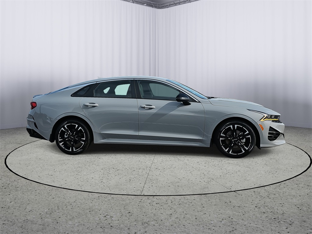 Vehicle image 4 of 33