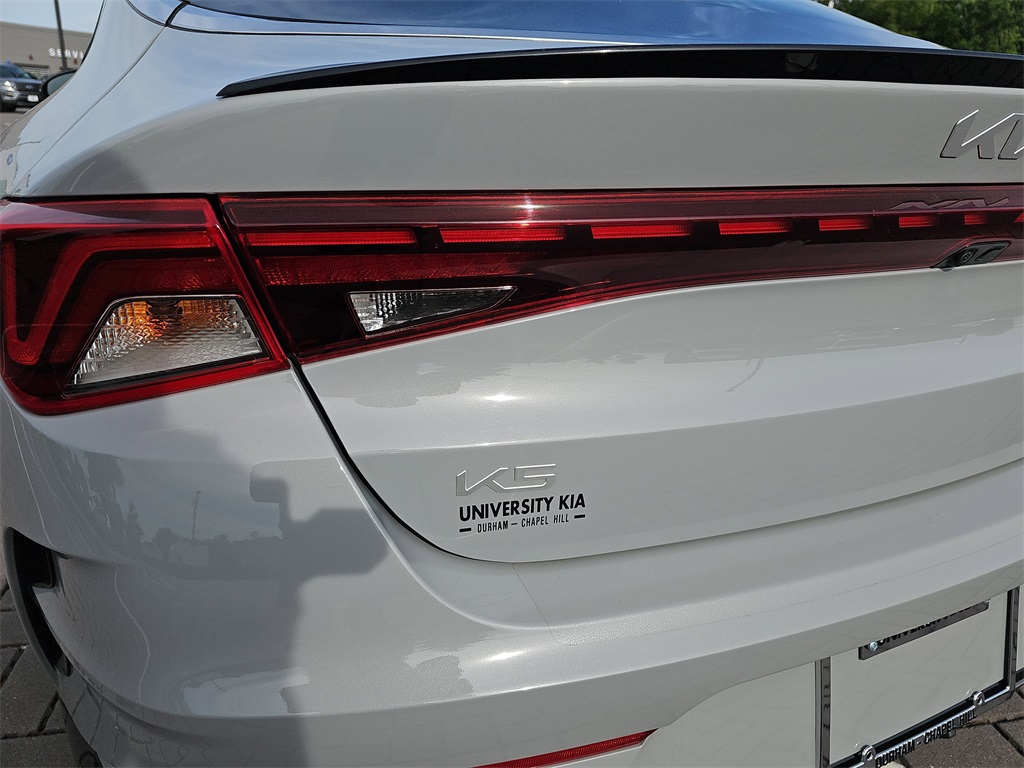 Vehicle image 31 of 33