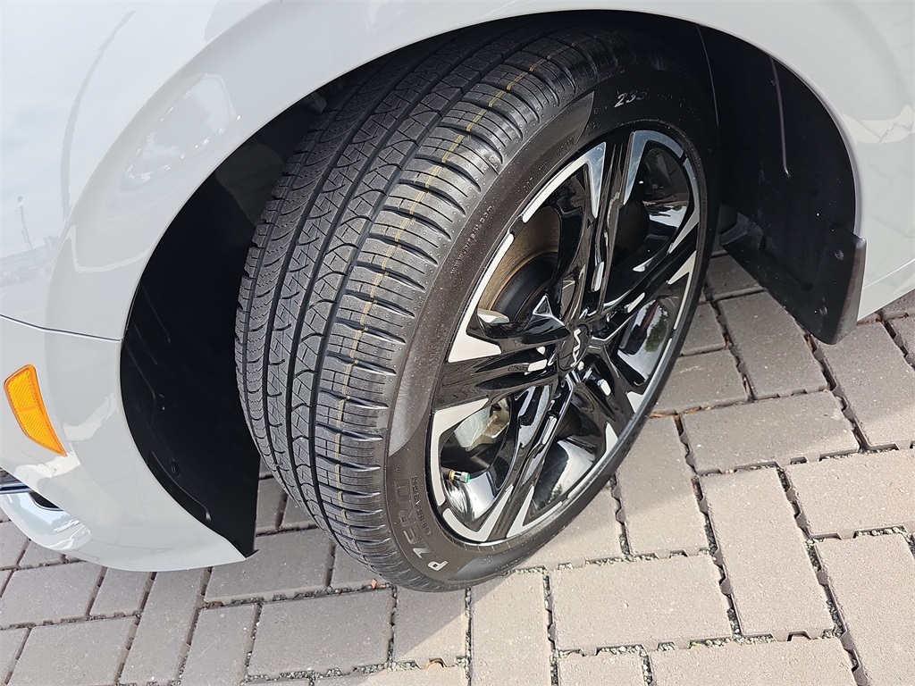 Vehicle image 29 of 33