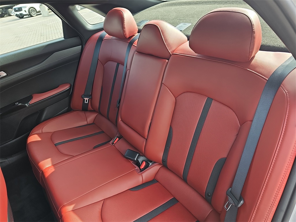 Vehicle image 13 of 33
