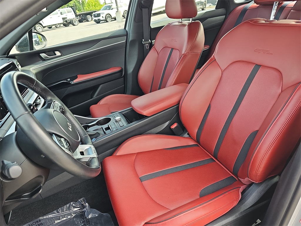 Vehicle image 14 of 33