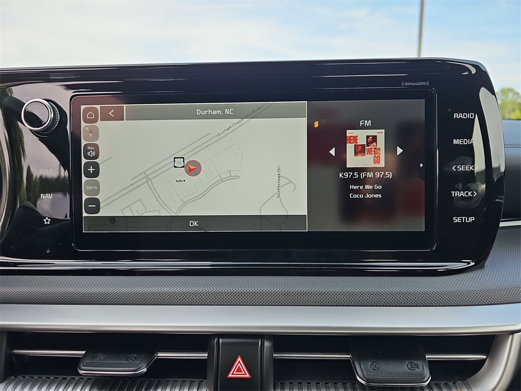 Vehicle image 21 of 33