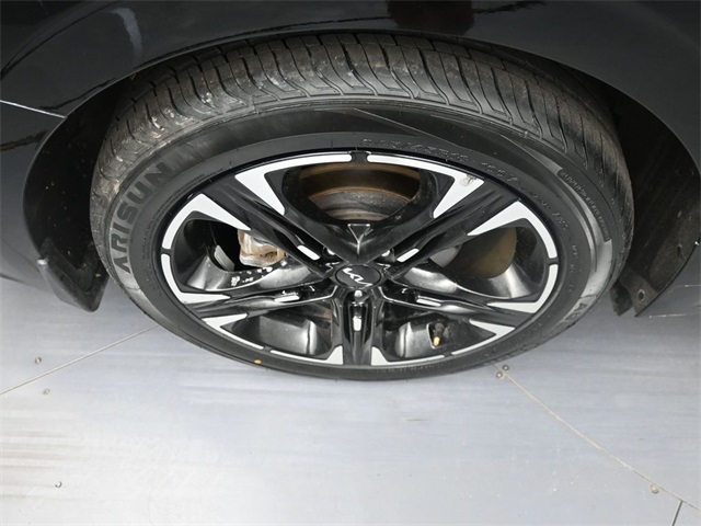 Vehicle image 37 of 50