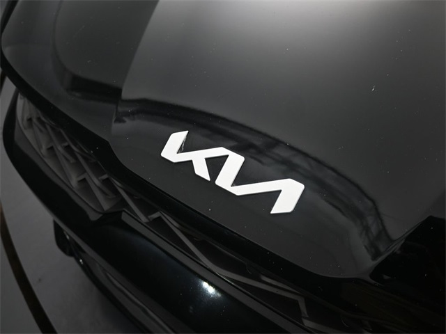 Vehicle image 32 of 50