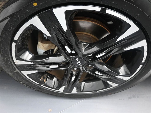 Vehicle image 28 of 50