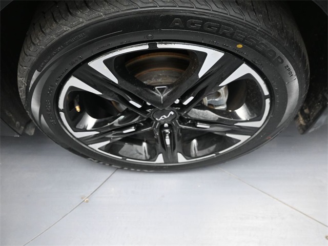 Vehicle image 17 of 50