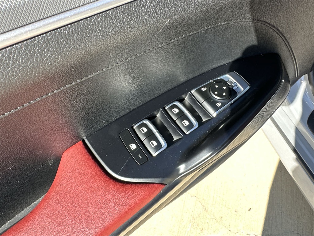 Vehicle image 15 of 25