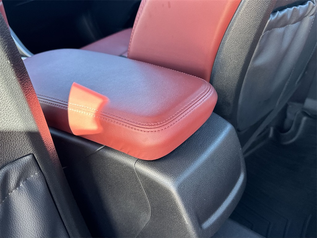 Vehicle image 22 of 25
