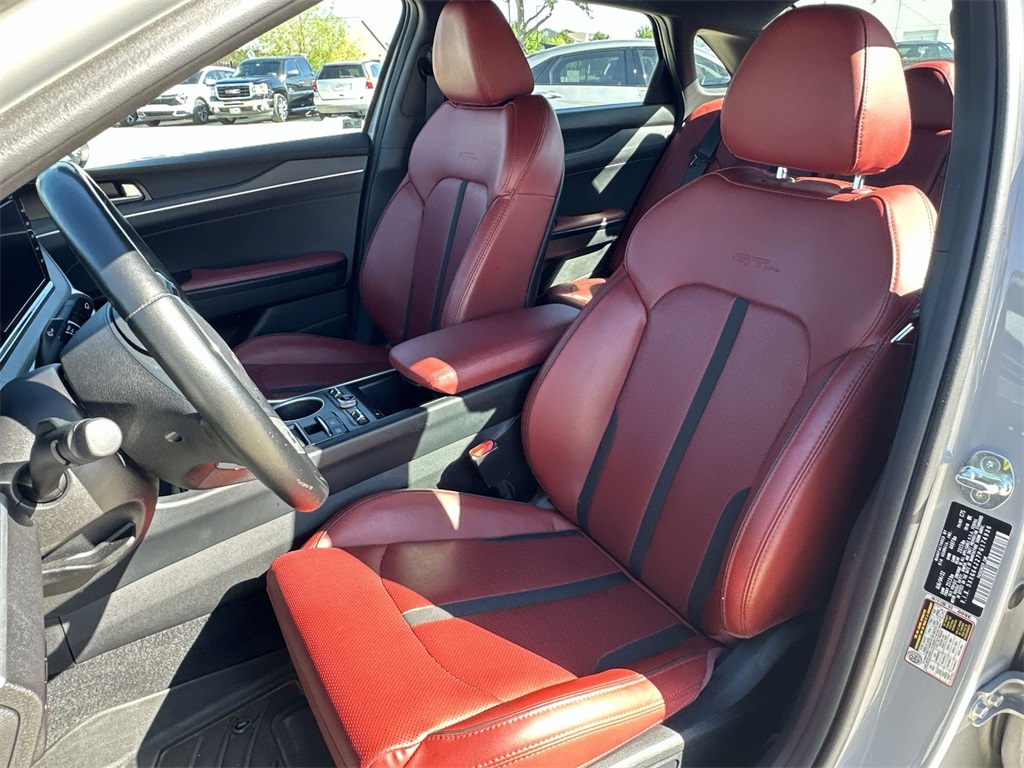 Vehicle image 13 of 25