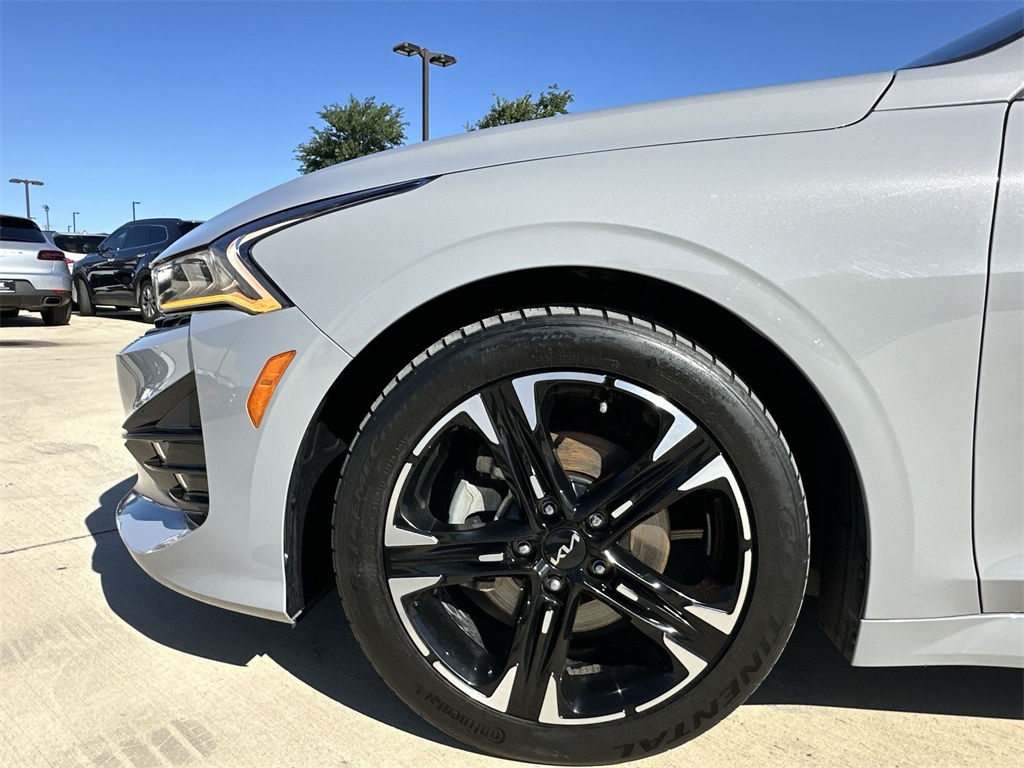 Vehicle image 18 of 25