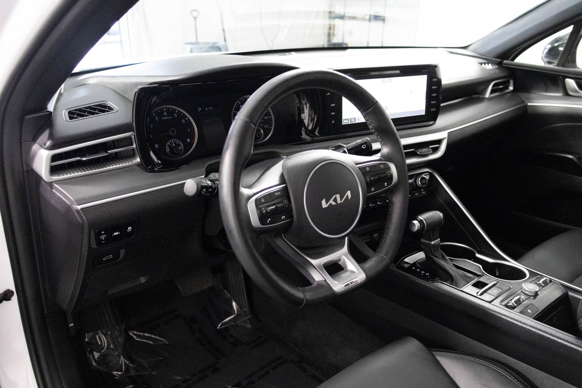 Vehicle image 11 of 43