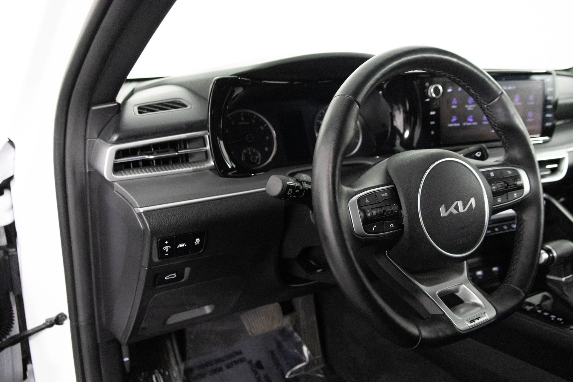 Vehicle image 29 of 43