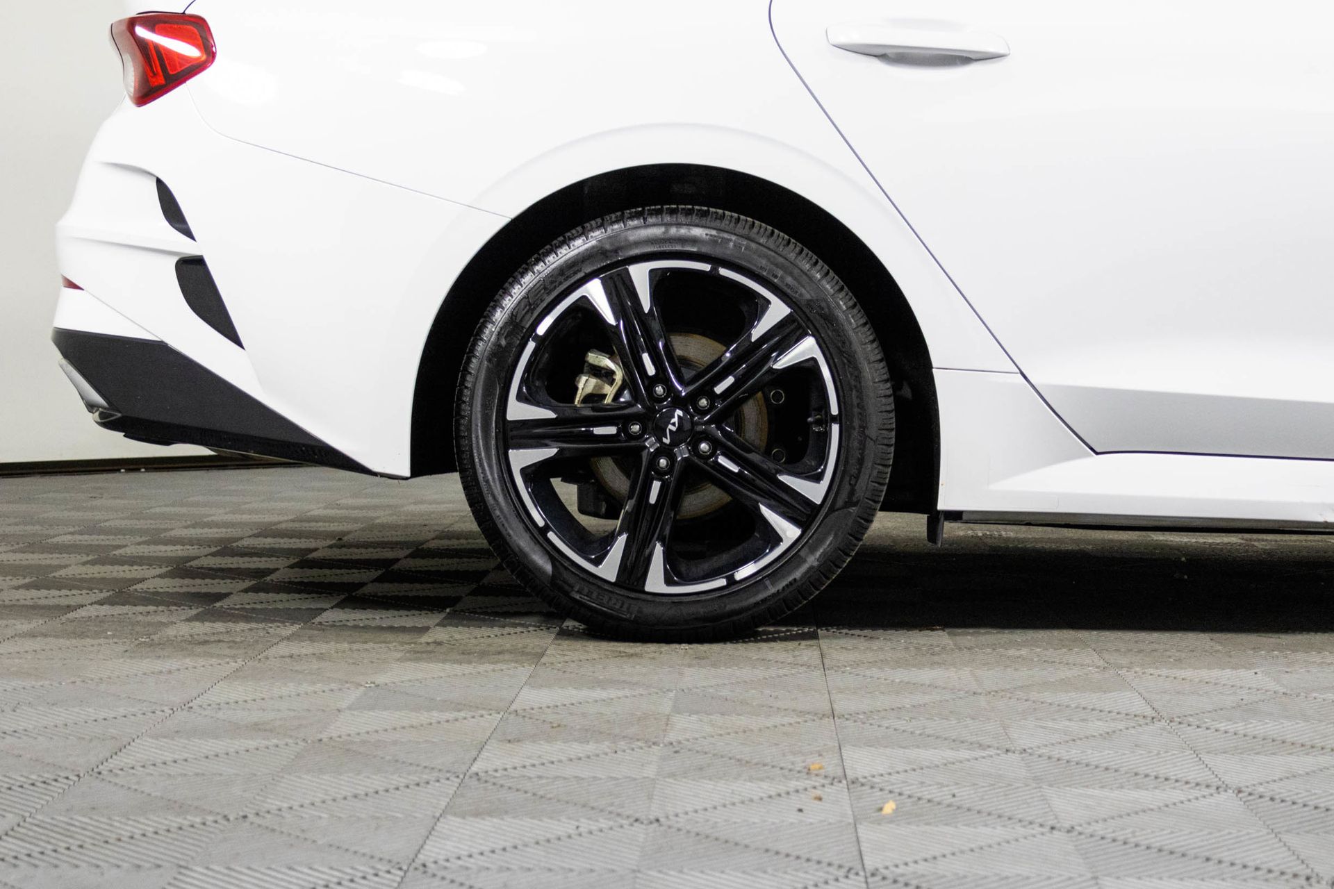 Vehicle image 39 of 43