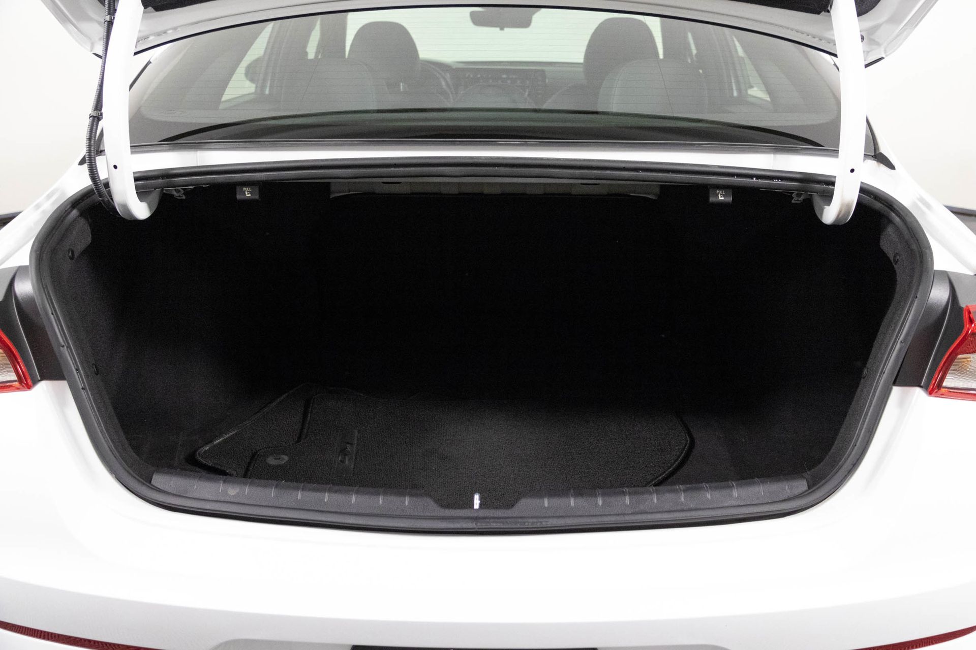 Vehicle image 33 of 43