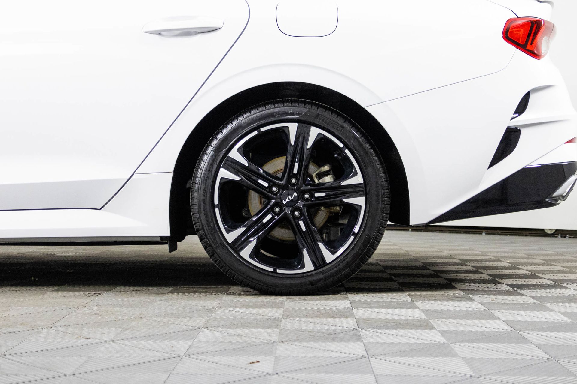 Vehicle image 40 of 43