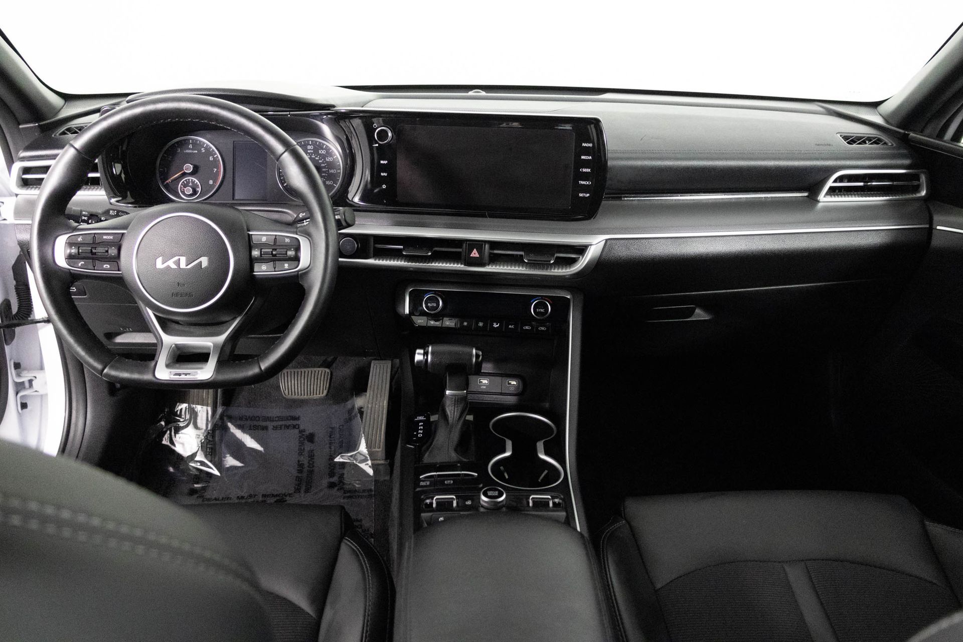 Vehicle image 17 of 43