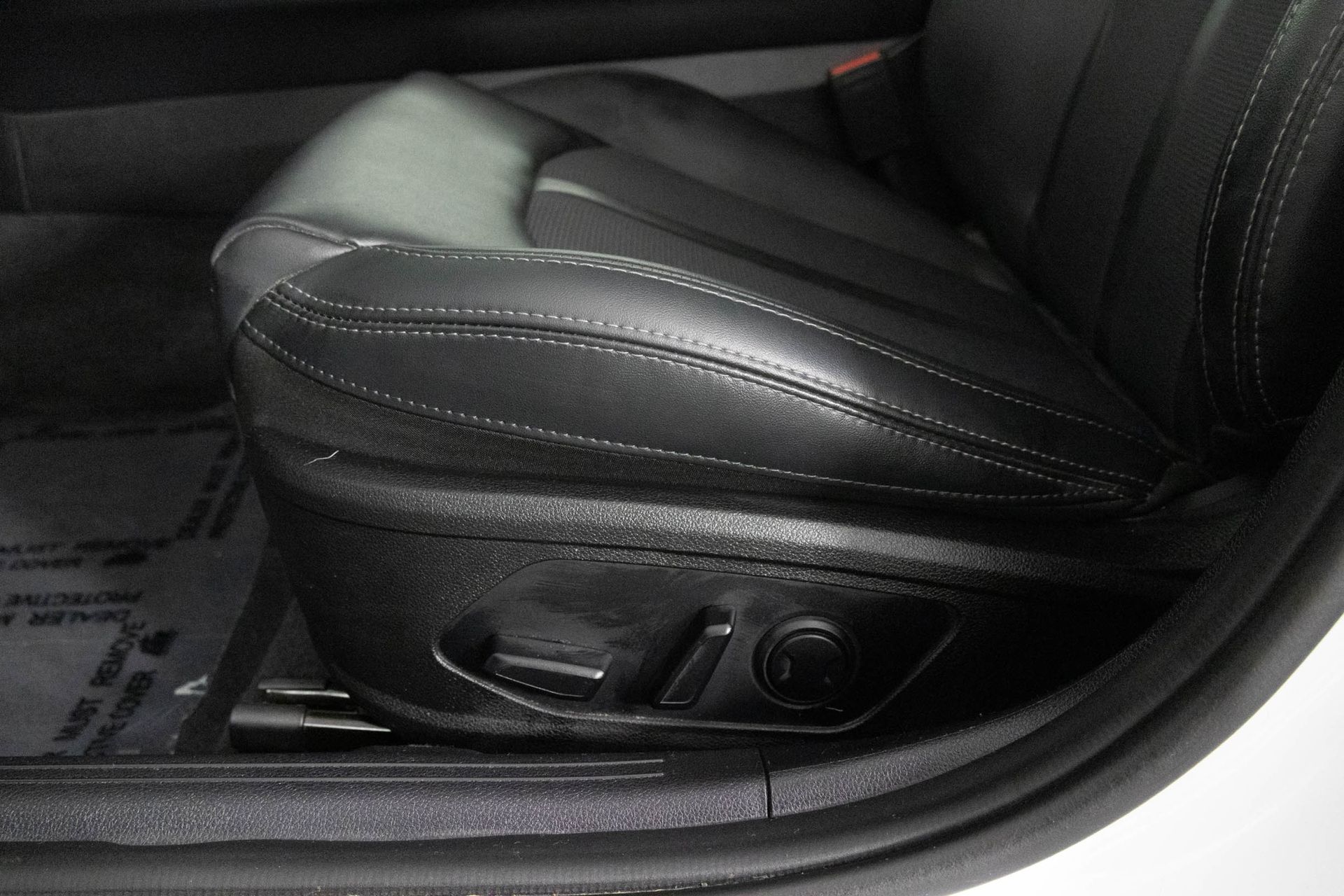 Vehicle image 16 of 43
