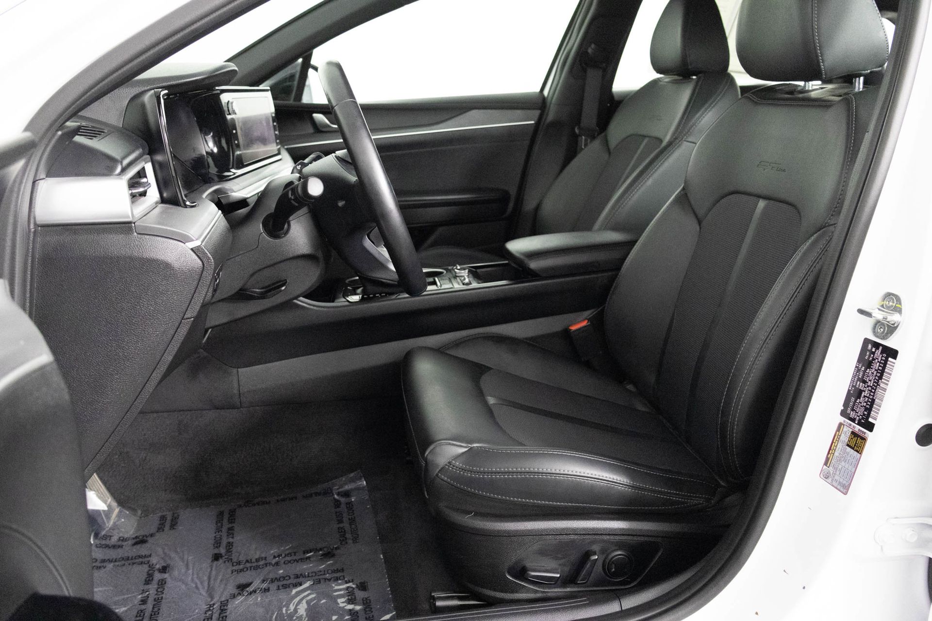Vehicle image 15 of 43