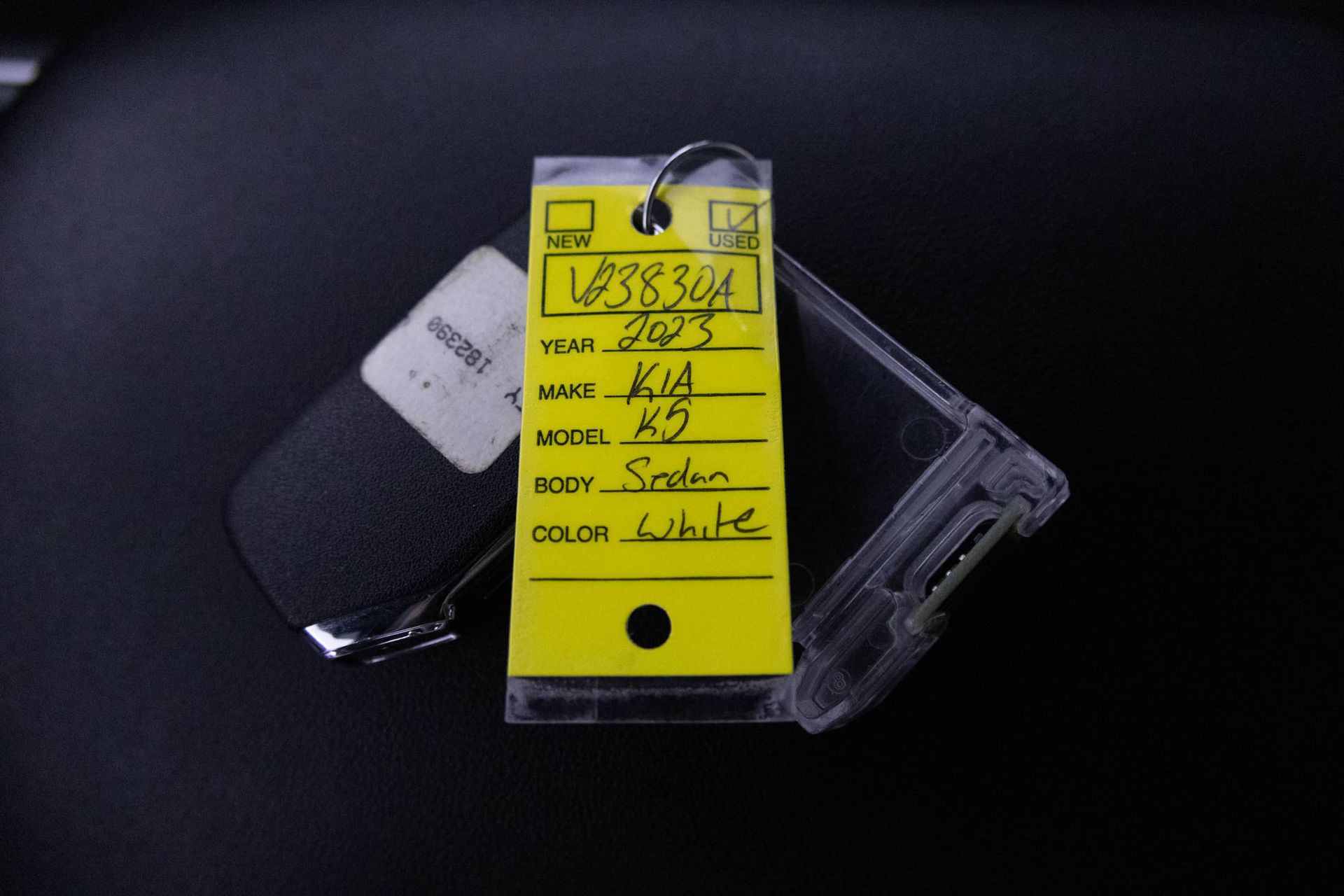 Vehicle image 23 of 43