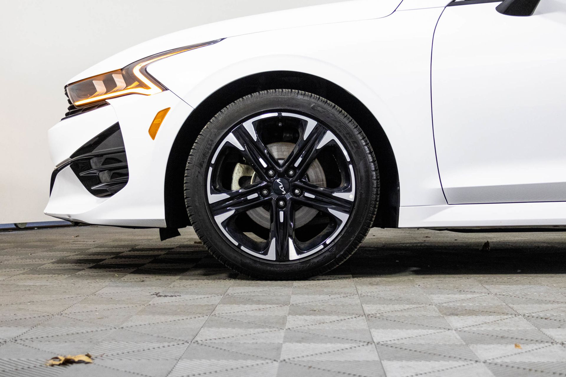 Vehicle image 41 of 43