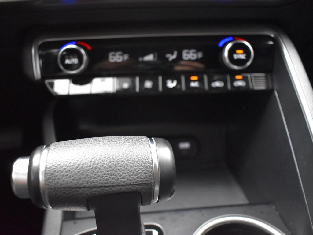 Vehicle image 17 of 26