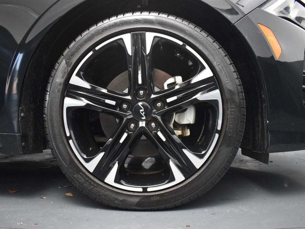 Vehicle image 14 of 26
