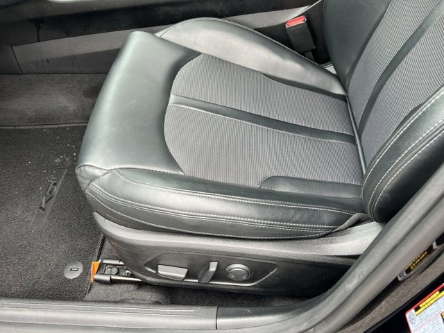 Vehicle image 15 of 47