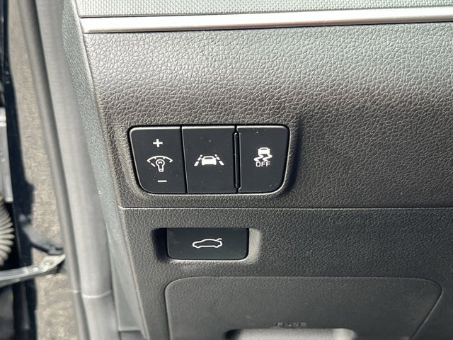 Vehicle image 17 of 47