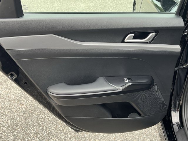 Vehicle image 27 of 47