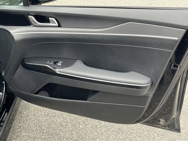 Vehicle image 37 of 47