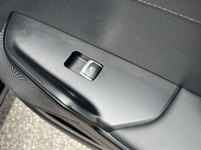 Vehicle image 35 of 47