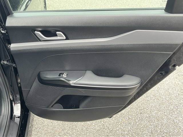 Vehicle image 33 of 47
