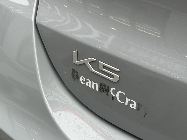 Vehicle image 12 of 28