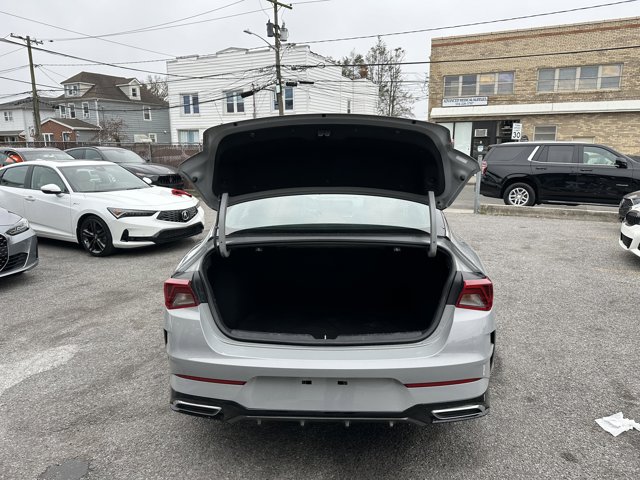Vehicle image 13 of 28