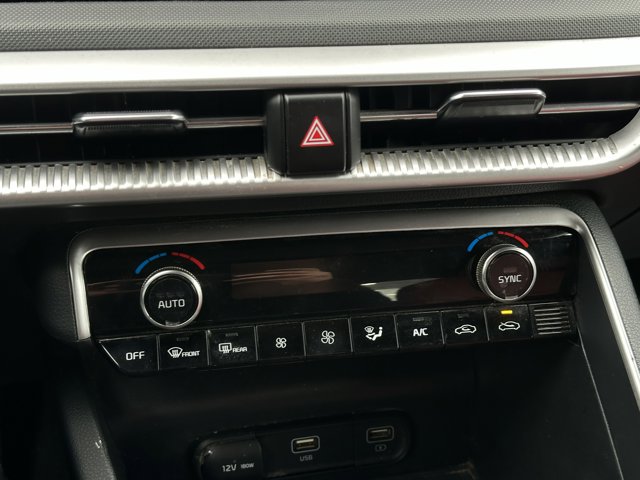 Vehicle image 25 of 28