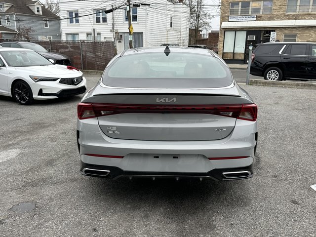 Vehicle image 8 of 28