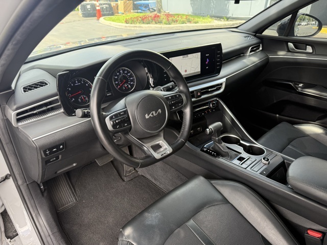 Vehicle image 13 of 28