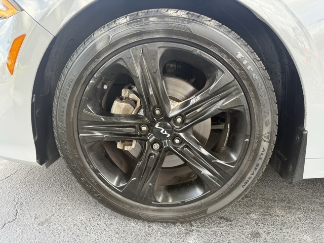 Vehicle image 11 of 28